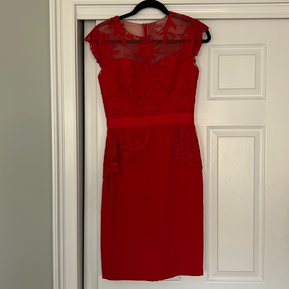 Red Marchesa Notte lace dress